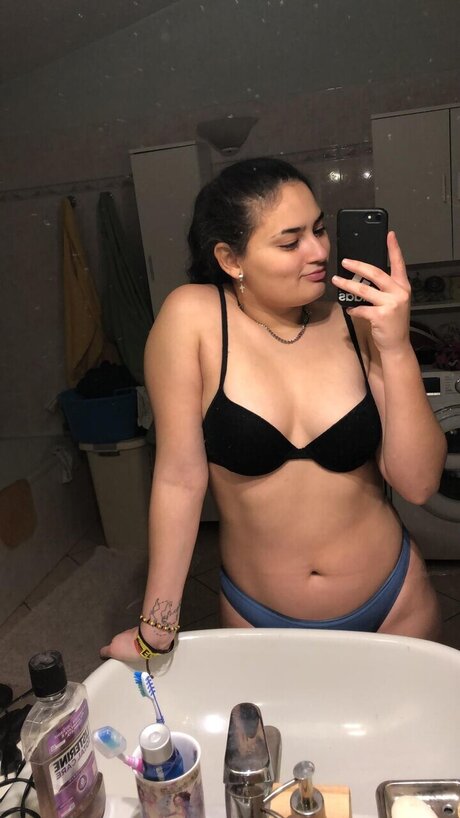 Foto di nudo di fuga di OnlyFans di Emily