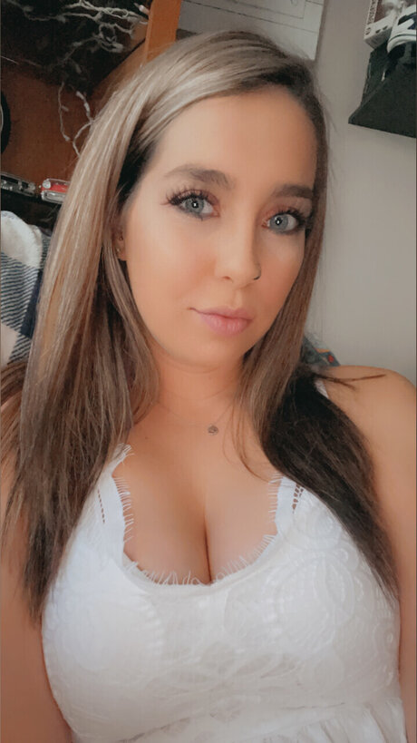 Foto di nudo di fuga di OnlyFans di Britney Logan