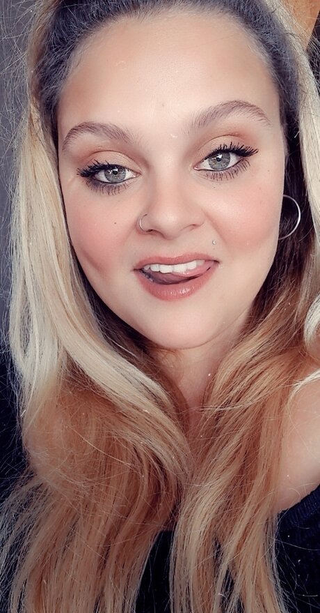 Foto di nudo di fuga di OnlyFans di Baby Mama