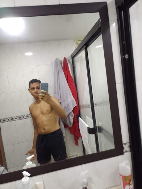 Foto di nudo di fuga di OnlyFans di Alistar Loveless