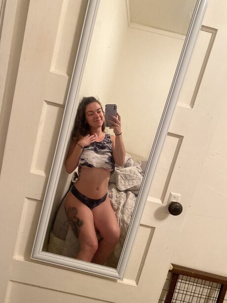 Foto di nudo di fuga di OnlyFans di Typicaltrin