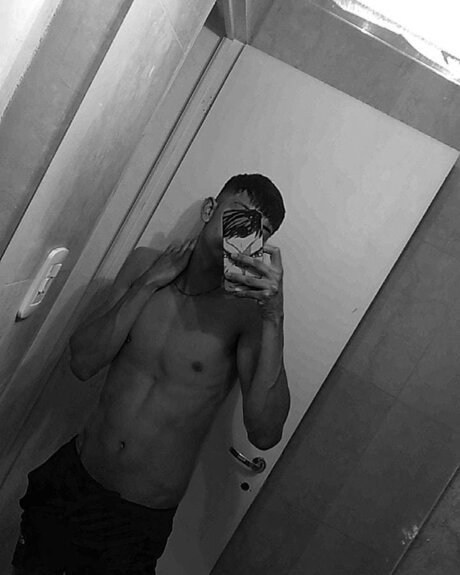 Foto di nudo di fuga di OnlyFans di Aguuuuu