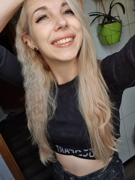 Foto di nudo di fuga di OnlyFans di Elina