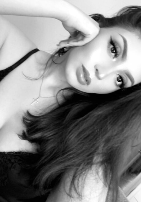 Foto di nudo di fuga di OnlyFans di Selma