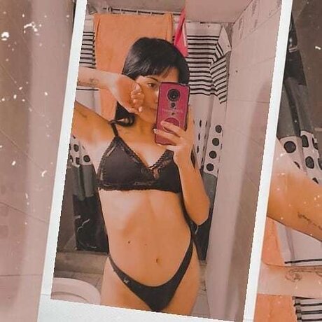 Foto di nudo di fuga di OnlyFans di Violeta Pobre