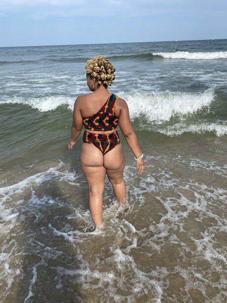 Foto di nudo di fuga di OnlyFans di Latasha