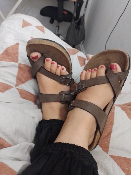 Foto di nudo di fuga di OnlyFans di Naughtyfeet123