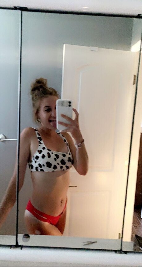 Foto di nudo di fuga di OnlyFans di Adriana Lynae