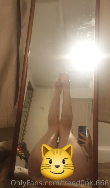 Foto di nudo di fuga di OnlyFans di Freed0nk666