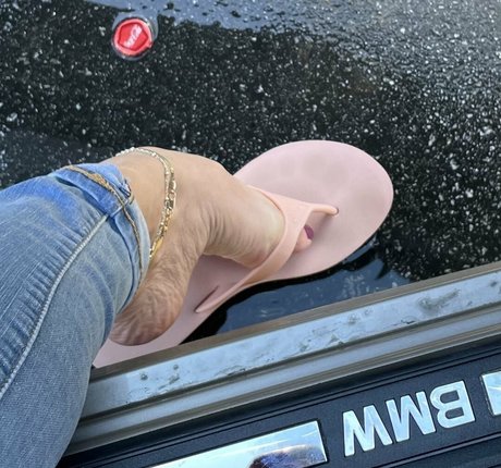Foto di nudo di fuga di OnlyFans di Mimifootnip