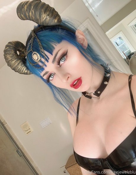 Foto di nudo di fuga di OnlyFans di Freejewelzblu
