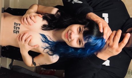 Foto di nudo di fuga di OnlyFans di Xxvioletaddamsxx