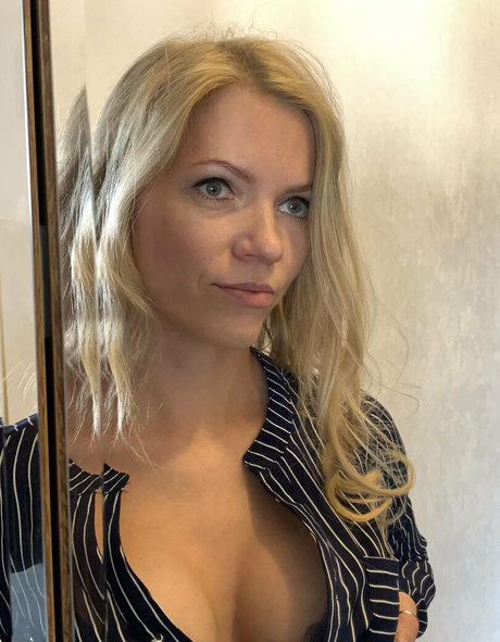 Foto di nudo di fuga di OnlyFans di Murmurkati