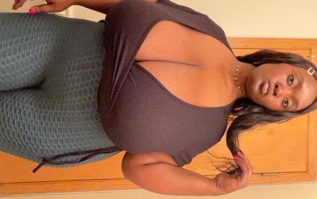 Foto di nudo di fuga di OnlyFans di Submittress