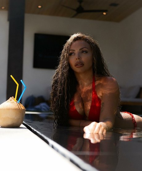 Foto di nudo di fuga di OnlyFans di Jesy Nelson
