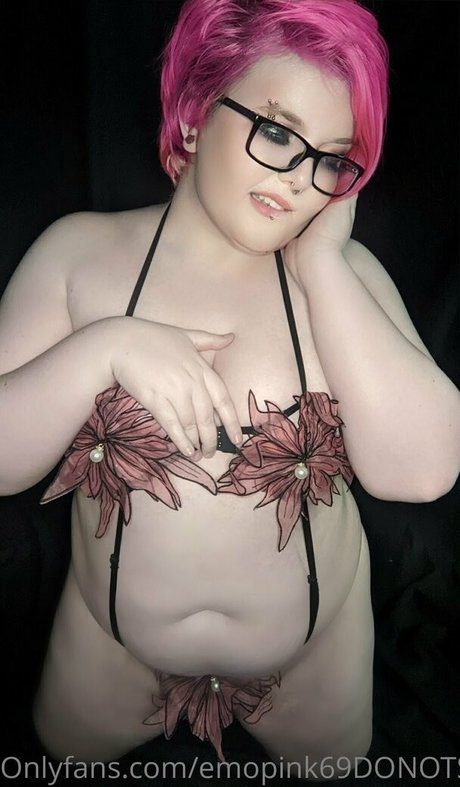 Foto di nudo di fuga di OnlyFans di Emopink69