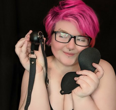 Foto di nudo di fuga di OnlyFans di Emopink69