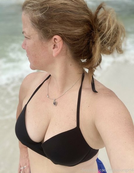 Foto di nudo di fuga di OnlyFans di Missourigirl4