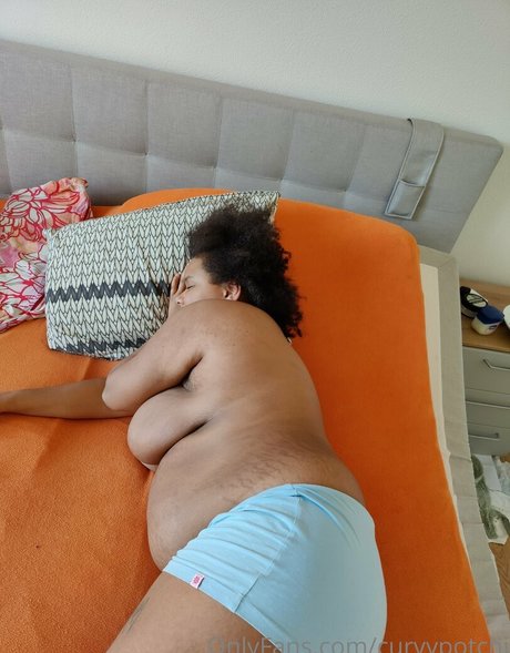 Foto di nudo di fuga di OnlyFans di Curvypotchi