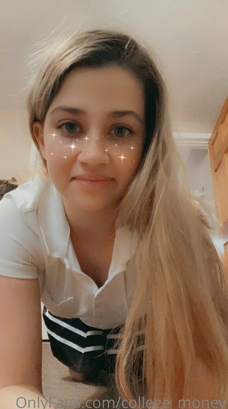 Foto di nudo di fuga di OnlyFans di Collegemoney