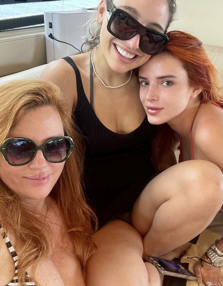 Foto di nudo di fuga di OnlyFans di Bella Thorne