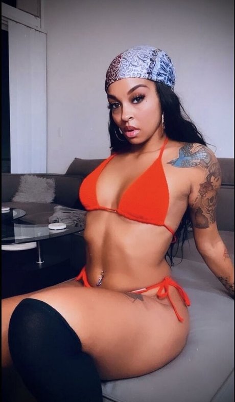 Foto di nudo di fuga di OnlyFans di Luciferxkitty