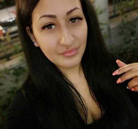 Foto di nudo di fuga di OnlyFans di Csimbora Barbara