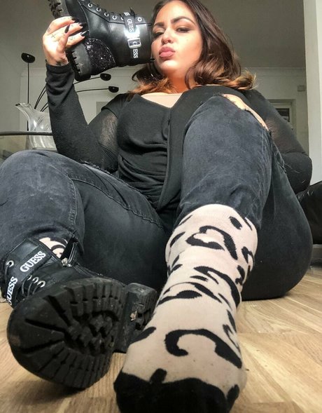 Foto di nudo di fuga di OnlyFans di Latinamarina