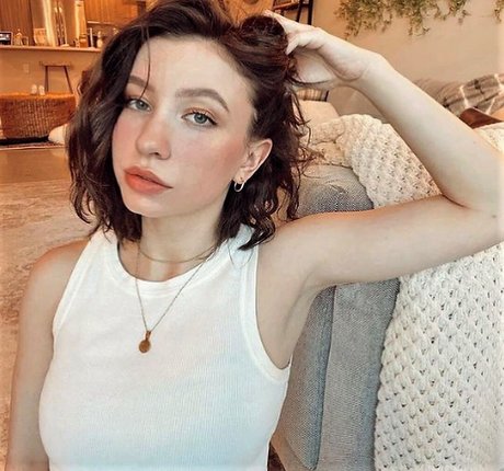 Foto di nudo di fuga di OnlyFans di Katelyn Nacon