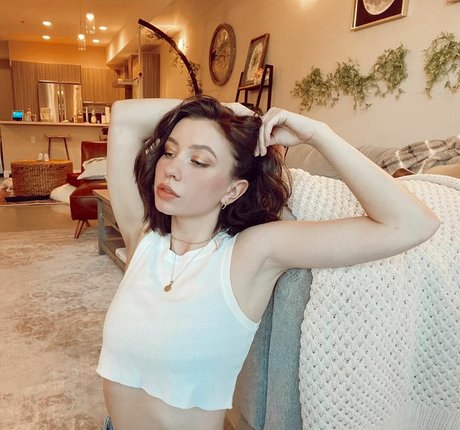 Foto di nudo di fuga di OnlyFans di Katelyn Nacon