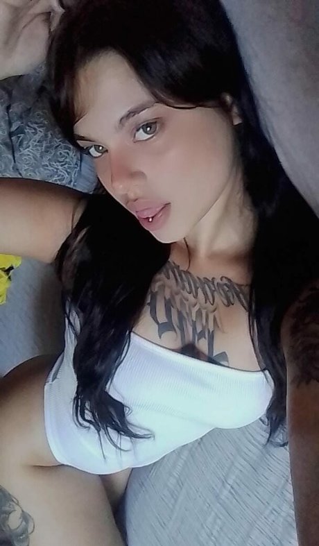 Foto di nudo di fuga di OnlyFans di Eiprilnaveira