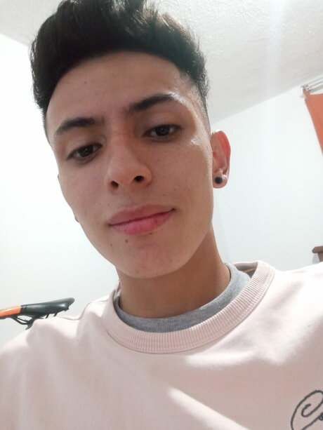 Foto di nudo di fuga di OnlyFans di Julian
