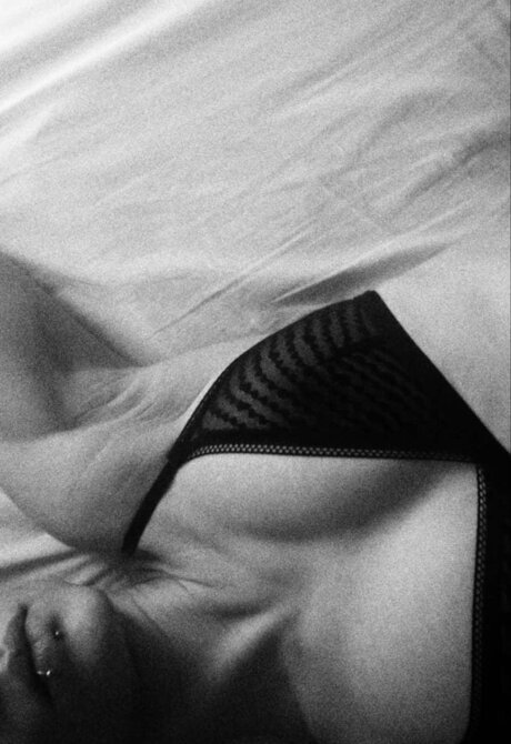 Foto di nudo di fuga di OnlyFans di Luna