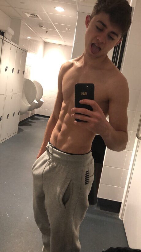 Foto di nudo di fuga di OnlyFans di Elvis13