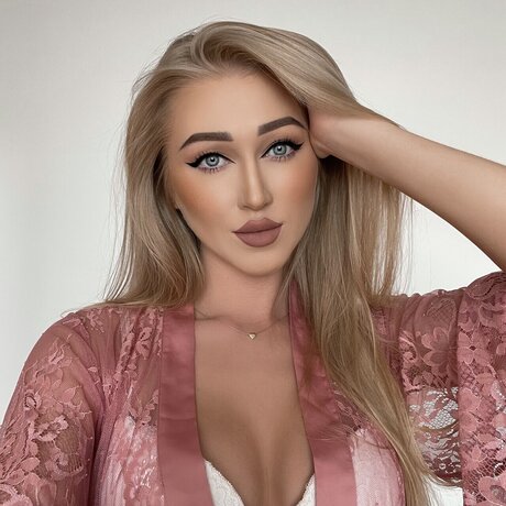 Foto di nudo di fuga di OnlyFans di Simona