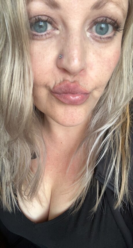 Foto di nudo di fuga di OnlyFans di Kari