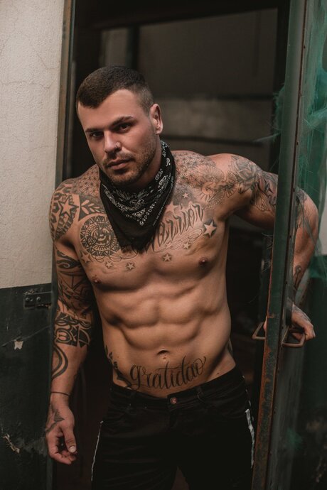 Foto di nudo di fuga di OnlyFans di Adalto Schuelter