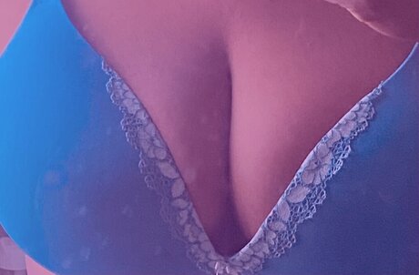 Foto di nudo di fuga di OnlyFans di April Showers