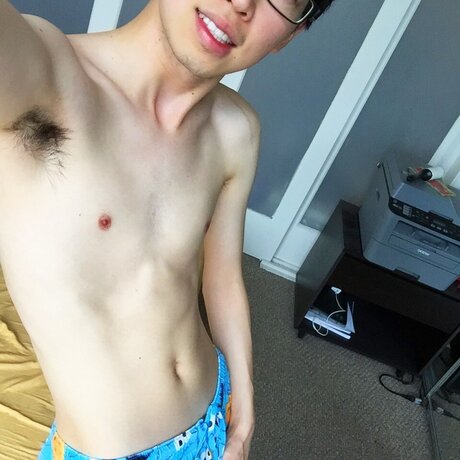 Foto di nudo di fuga di OnlyFans di East Asian Otter