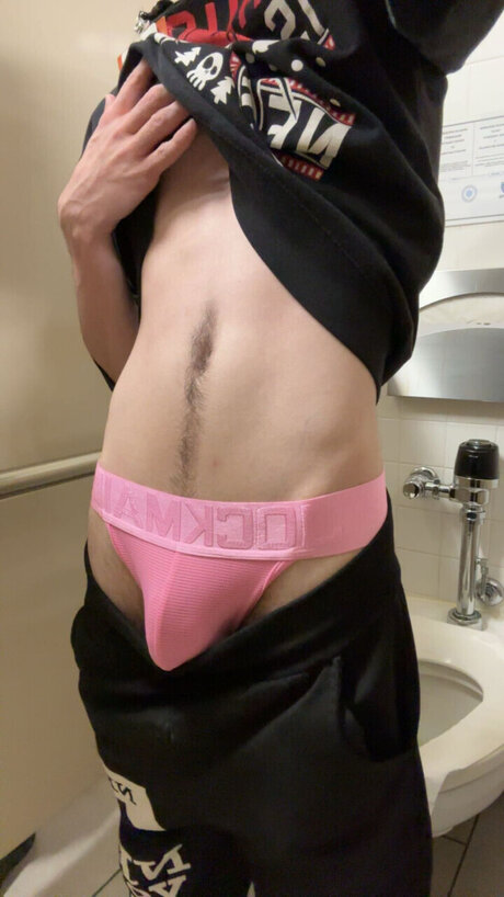 Foto di nudo di fuga di OnlyFans di Bottomboinate