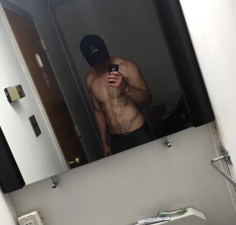 Foto di nudo di fuga di OnlyFans di Step Trainer