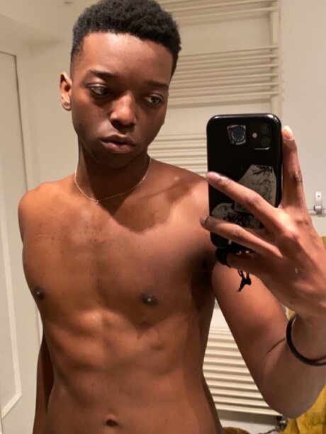 Foto di nudo di fuga di OnlyFans di Manu Clout
