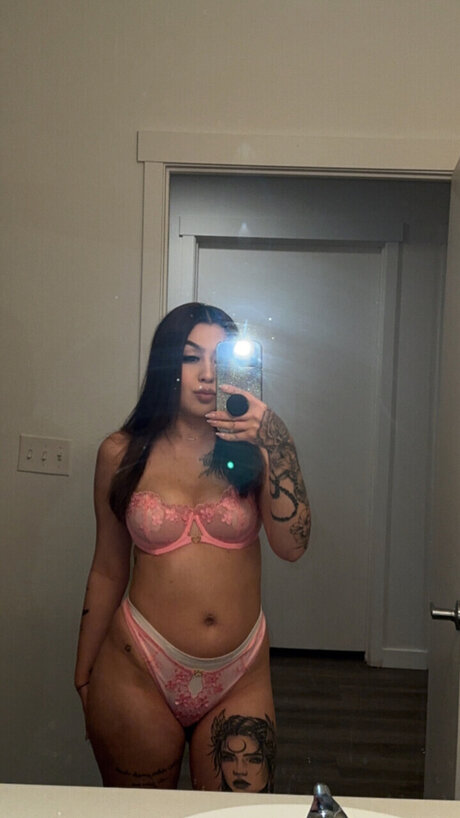 Foto di nudo di fuga di OnlyFans di Angelica