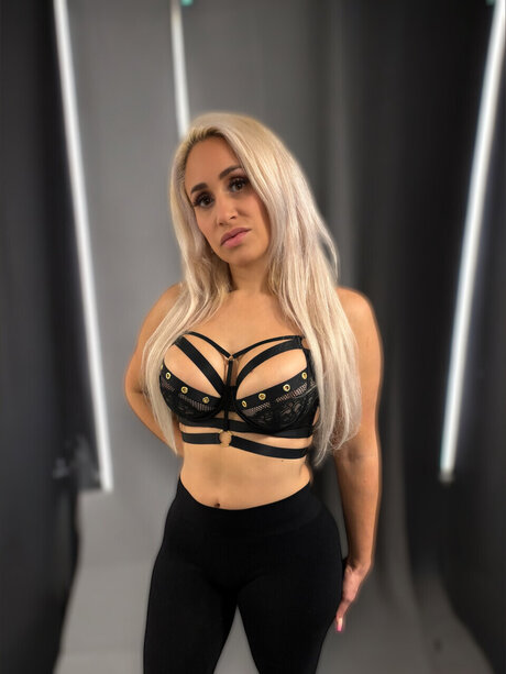 Foto di nudo di fuga di OnlyFans di Luna Sky