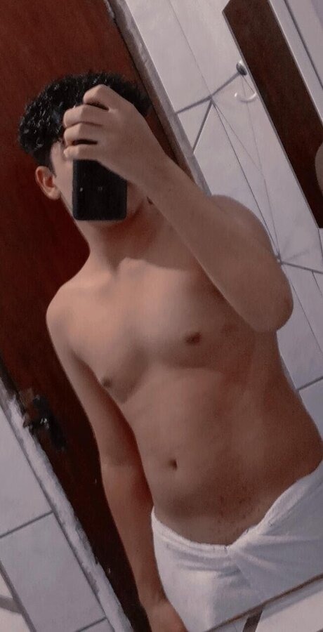 Foto di nudo di fuga di OnlyFans di Augus Noir