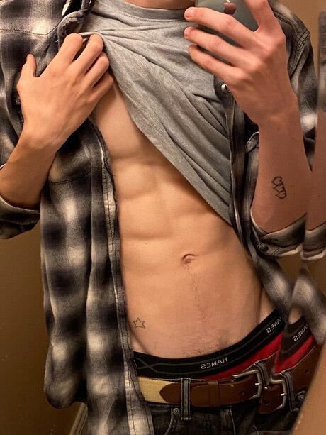 Foto di nudo di fuga di OnlyFans di Travis
