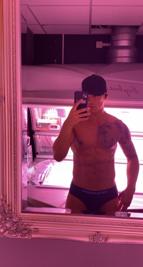 Foto di nudo di fuga di OnlyFans di Jimmyspicerx