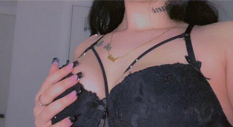 Foto di nudo di fuga di OnlyFans di Hellawavyhaley