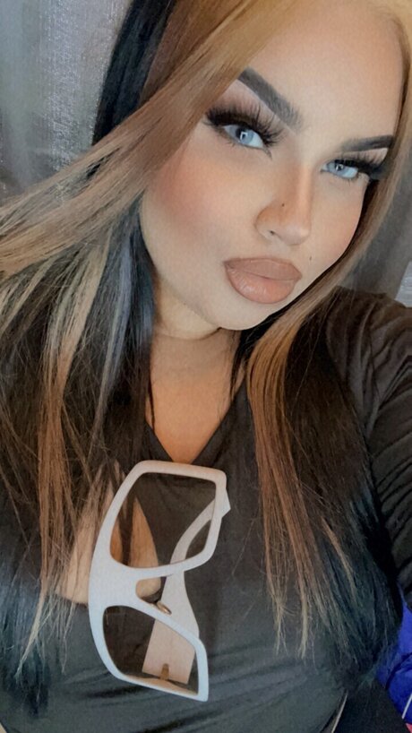 Foto di nudo di fuga di OnlyFans di Bella Mvrie