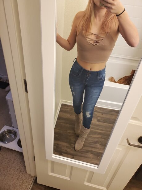 Foto di nudo di fuga di OnlyFans di Rosebuds